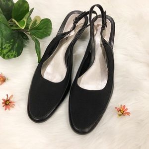 NATURALIZER BLACK ADJUSTABLE HEEL- used shoe